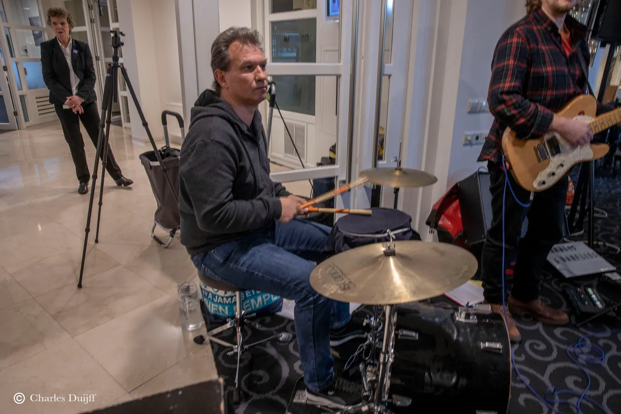 drummer barflees