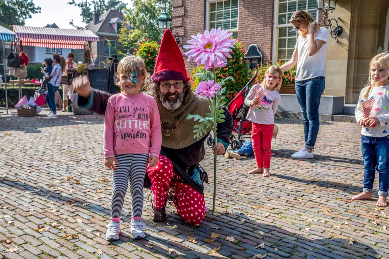 meisje met kabouter