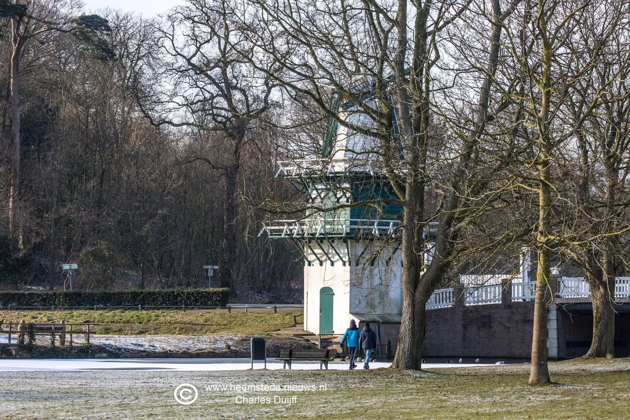 molen en wandelaars