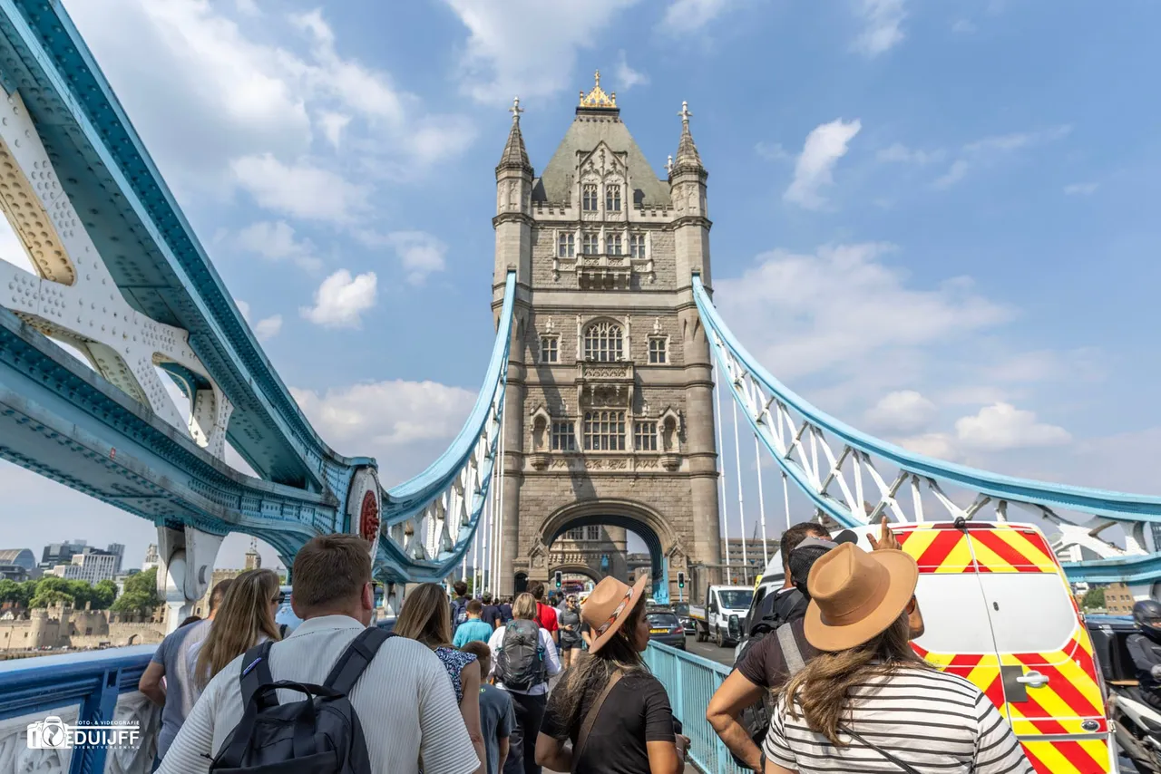 tower bridge art2