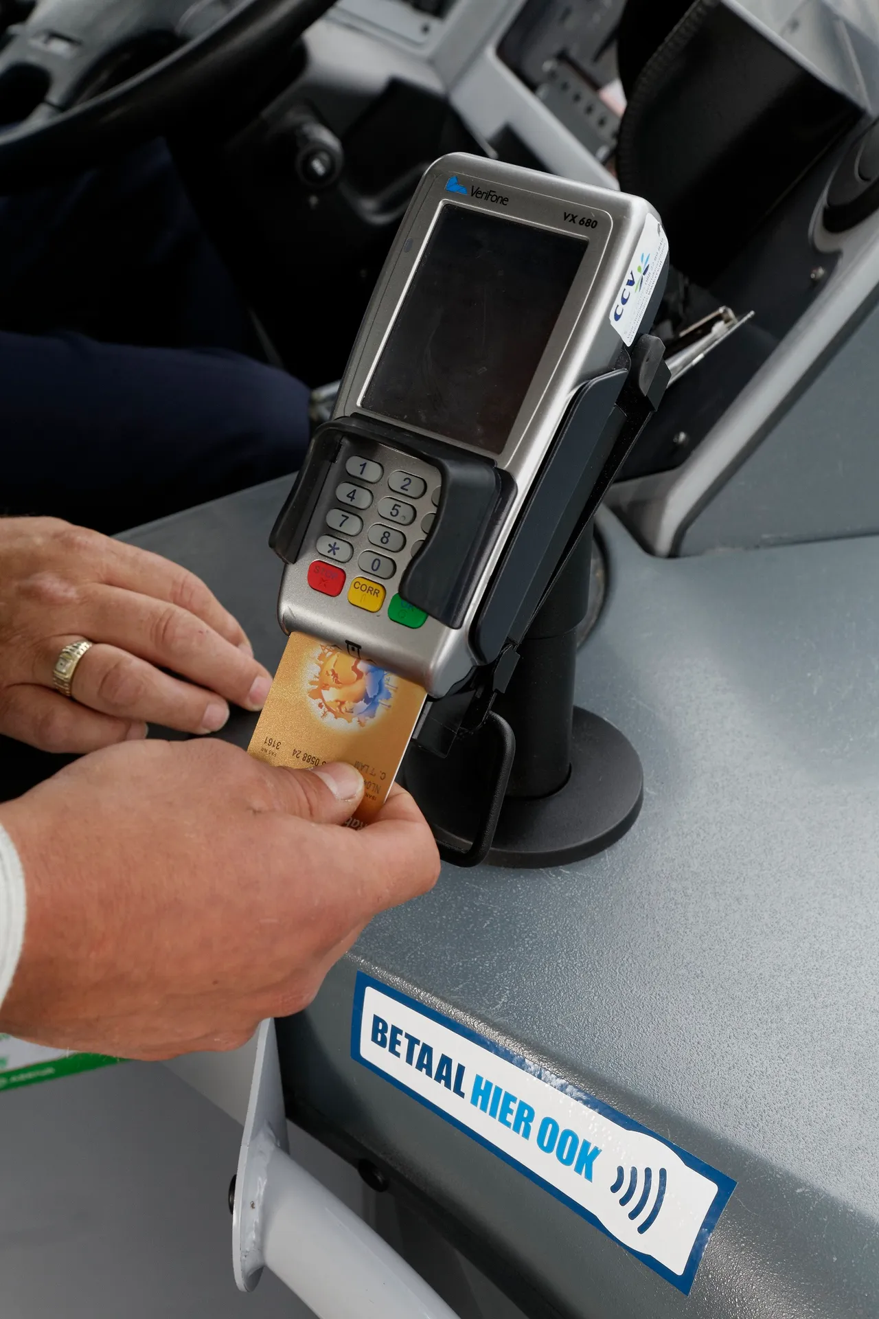 foto persbericht lijn 44 en 350 cashloos