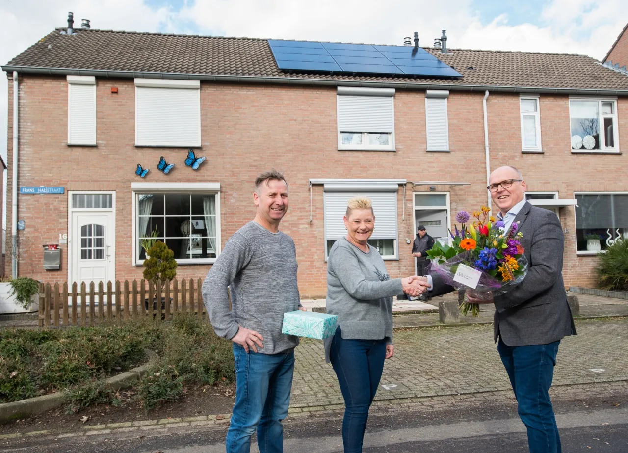 pb 2019 02 07 3000e deelnemer zonnepanelen fam veldman charles claessens noseforphotography pascal moorsjpg 1 2 1280x923