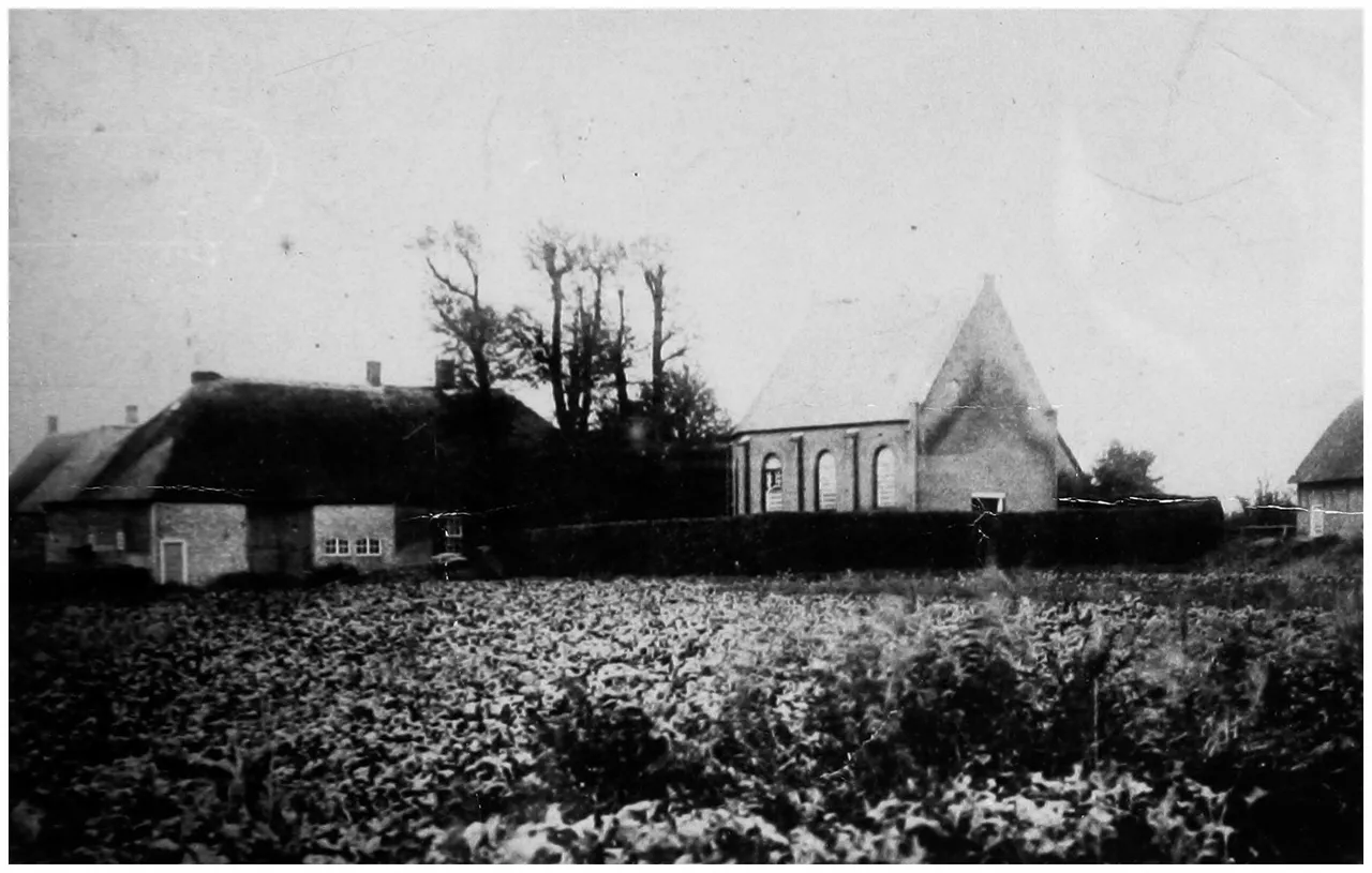 1 het negentiende eeuwse kerkje van doeveren rond 1900 nog zonder toren foto streekarchief langstraat heusden altena