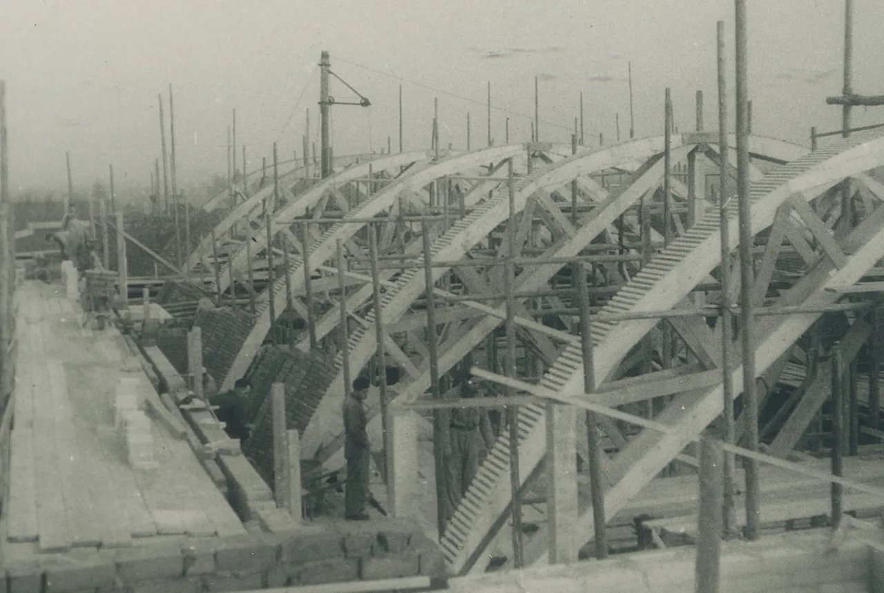 1272 bouw kerk foto 02