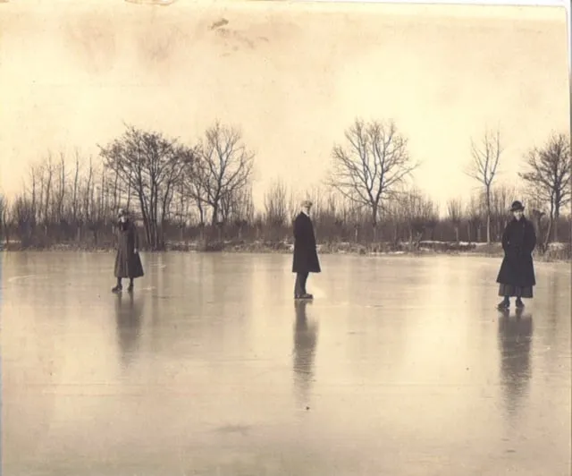 3 schaatsplezier op de bevroren kooiplas van het landgoed pax foto salha