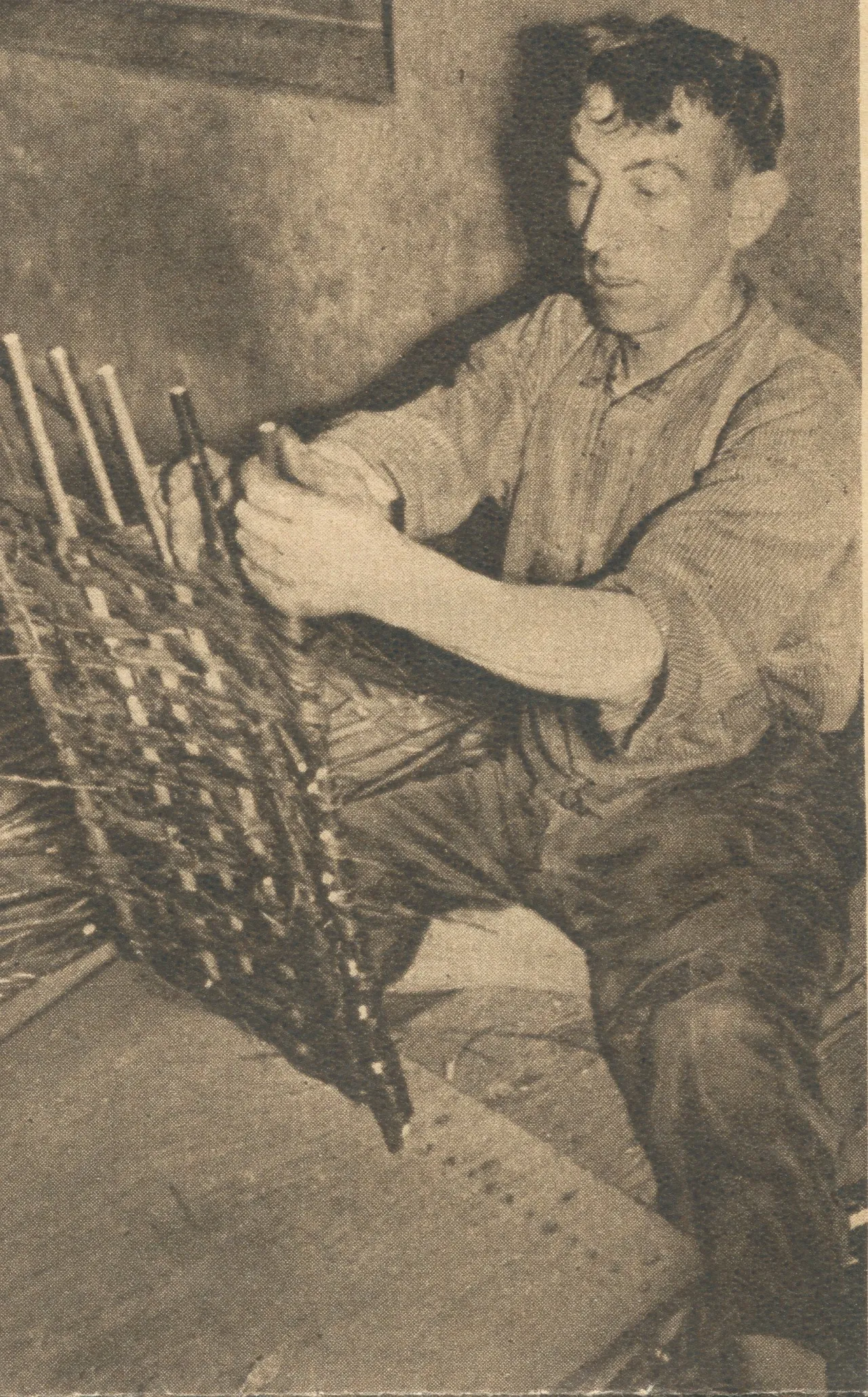 b56 mandenmaker zittend 1936