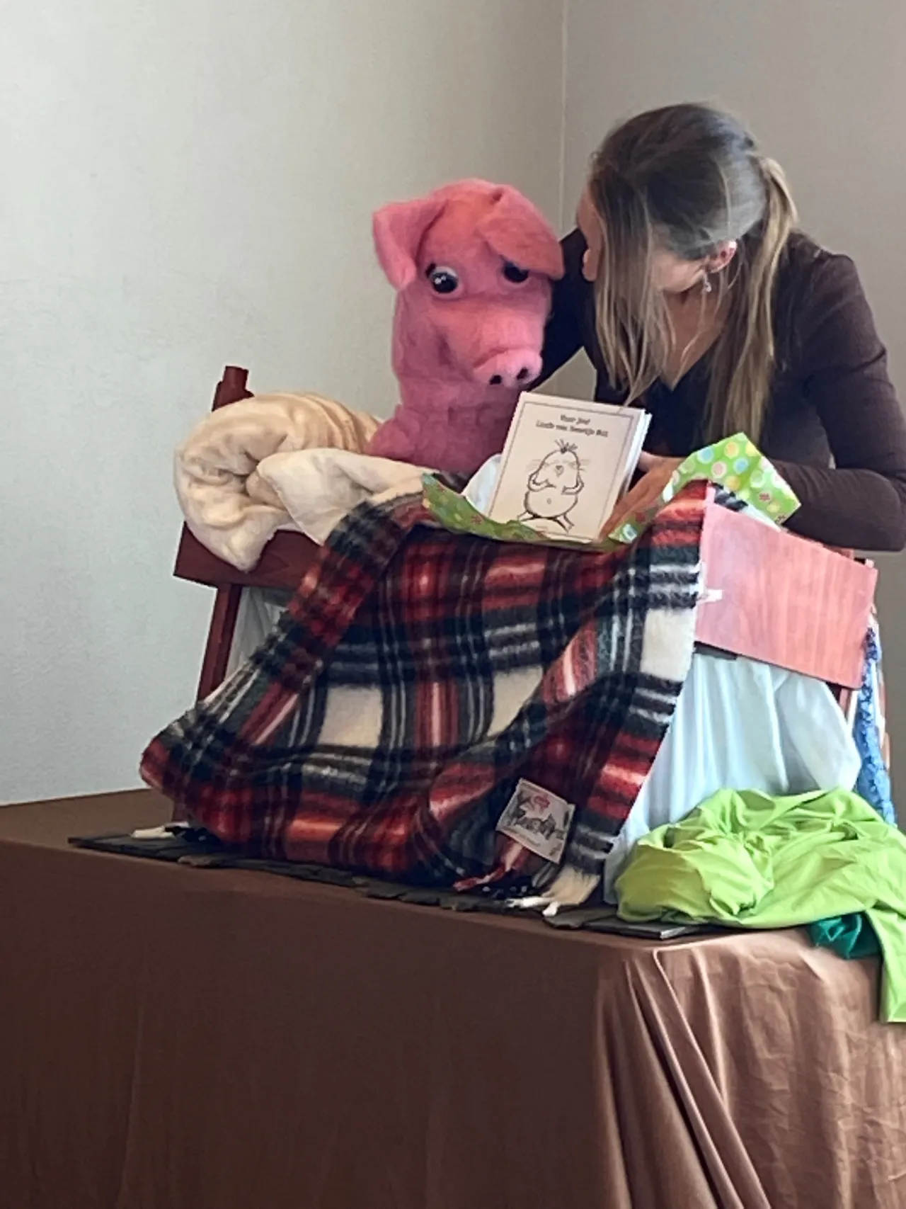 boekie krijgt saartje mol cadeau