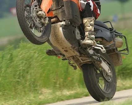 wheelie 3309181 640