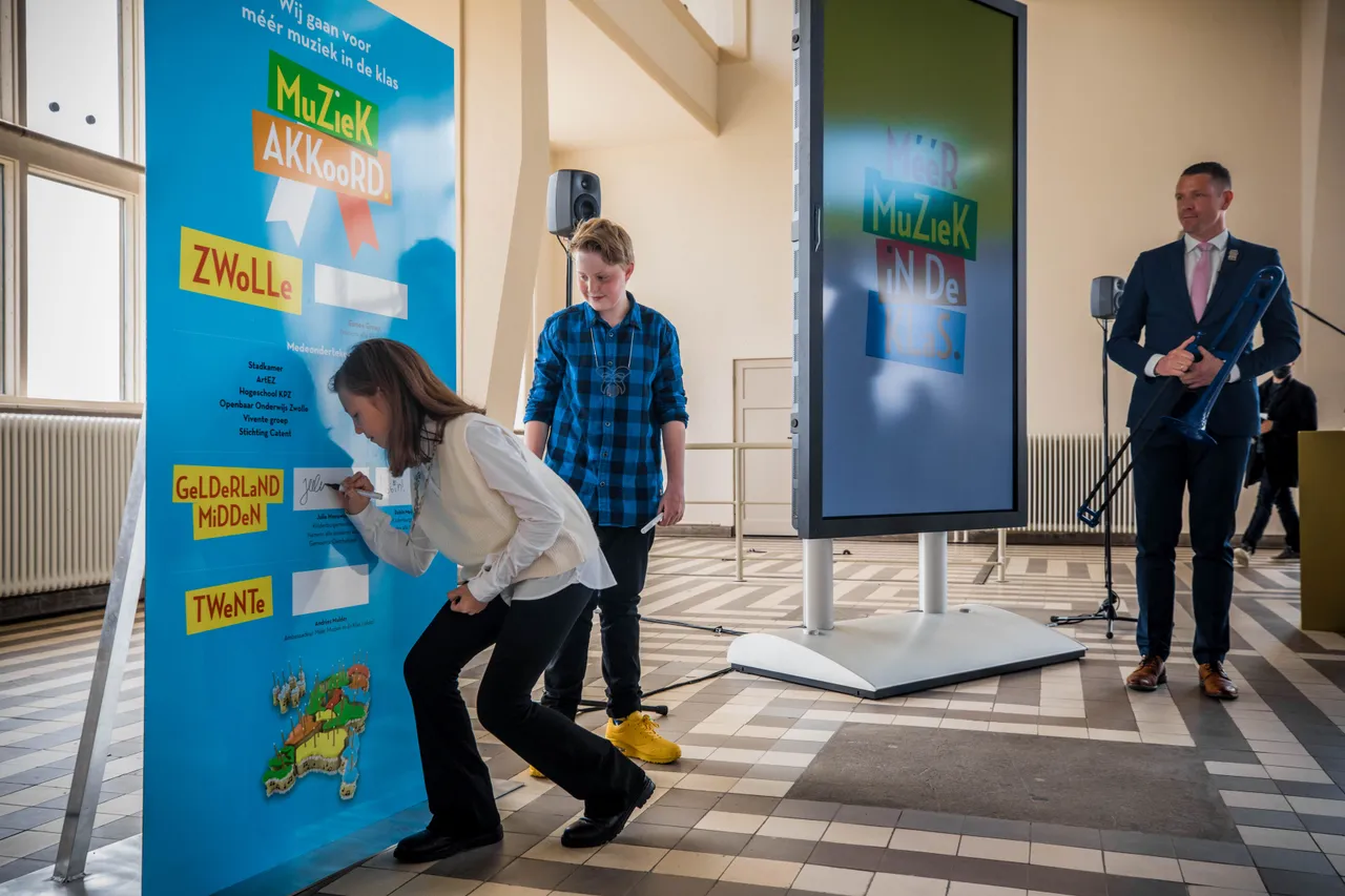 maximakinderenmmidk 10mei hr setvexy 0862