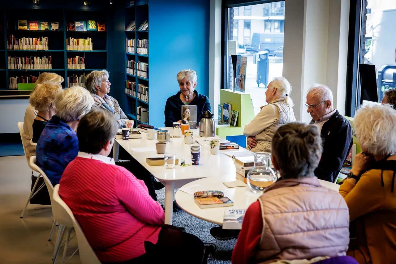 obgzkoffieenboekelst66c456098f90f