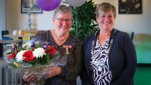 Bemmelse Ria Denkers-Kool met burgemeester Nelly Kalfs<br>