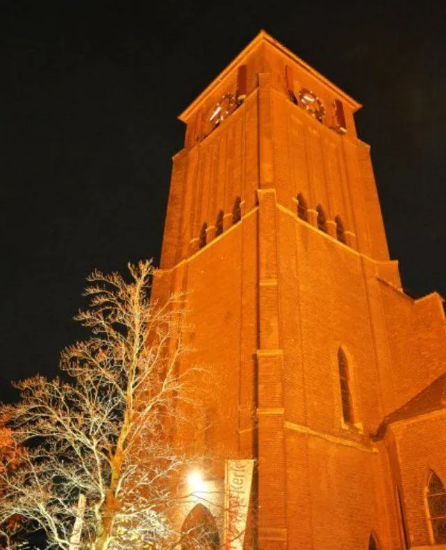 Stop geweld tegen vrouwen en meisjes.Theaterkerk.Bemmel kleurt oranje. Gemeente Lingewaard