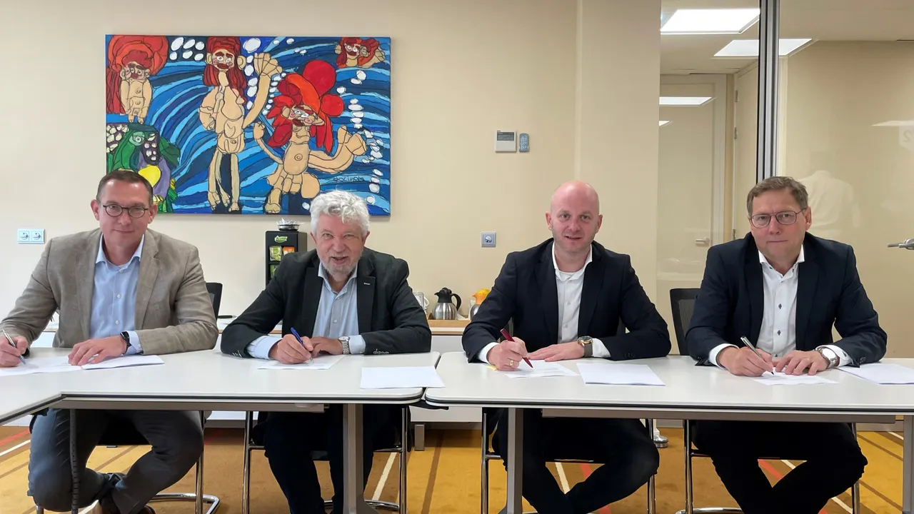 ondertekening nieuw kantoor casade1