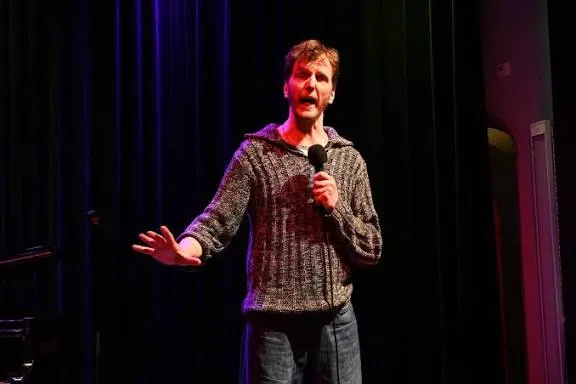 17638886115989160498960605281853