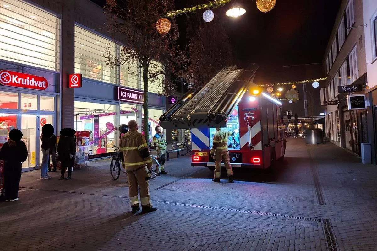 26-11-2025 Brandgerucht Kruidvat Uden 02