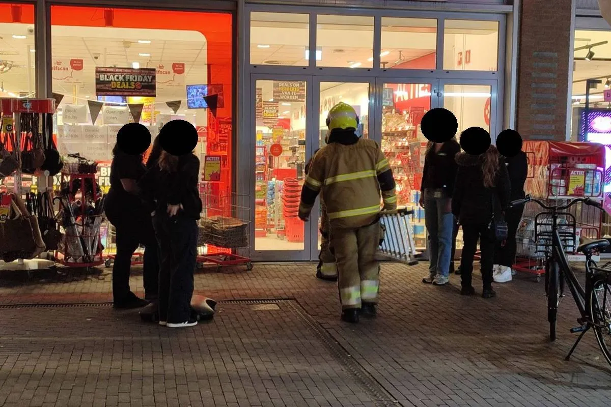 26-11-2025 Brandgerucht Kruidvat Uden 03