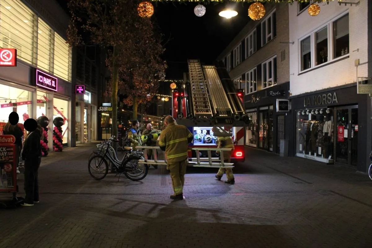 26-11-2025 Brandgerucht Kruidvat Uden 04