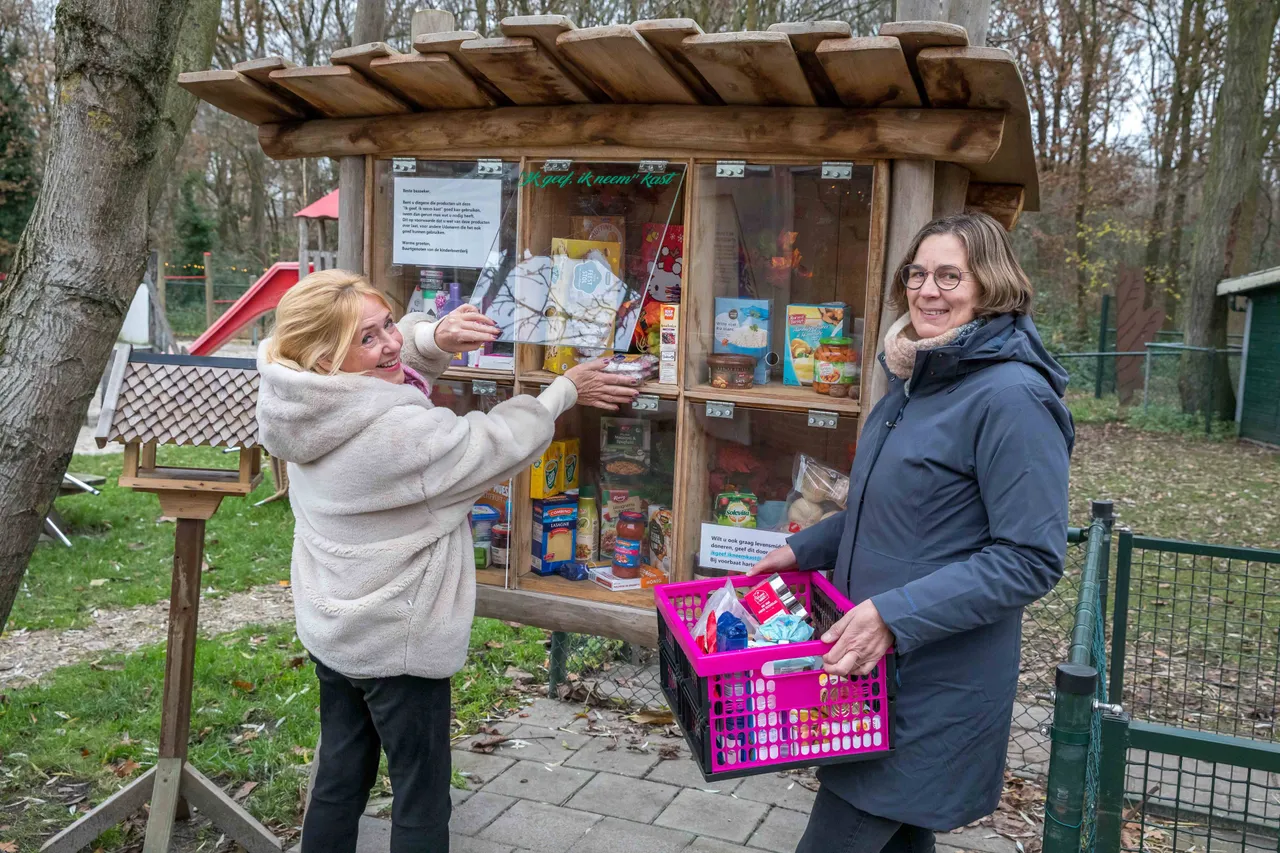1. Anja Arnts en Patricia van Os (foto Peter Noy C)