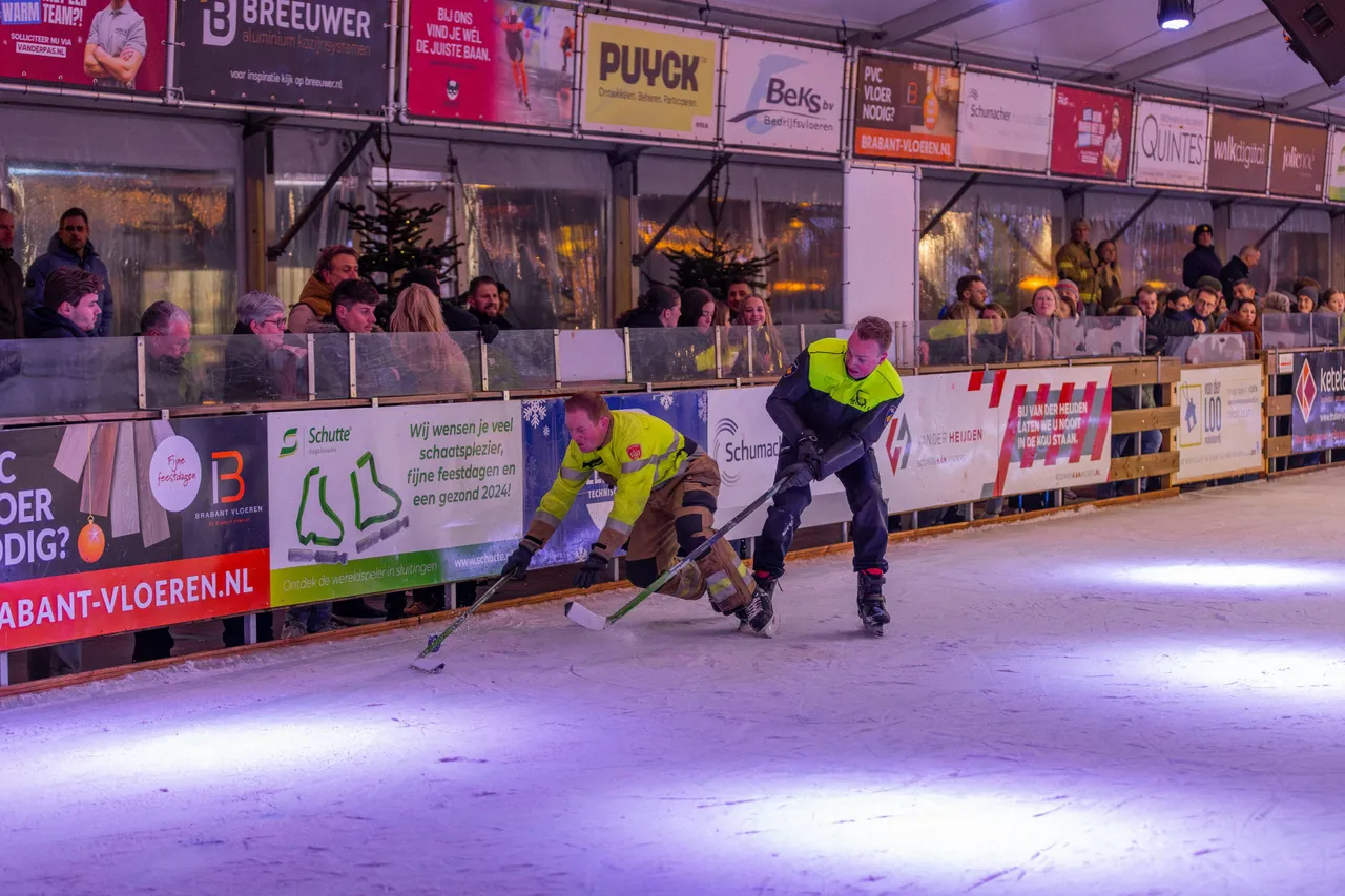 22-12-2025 Ijshockey Politie Brandweer Uden on Ice-8