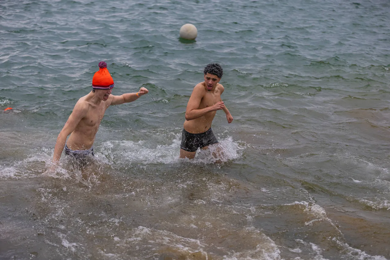 01-01-2026 Nieuwjaarsduik Hemelrijk Volkel-12