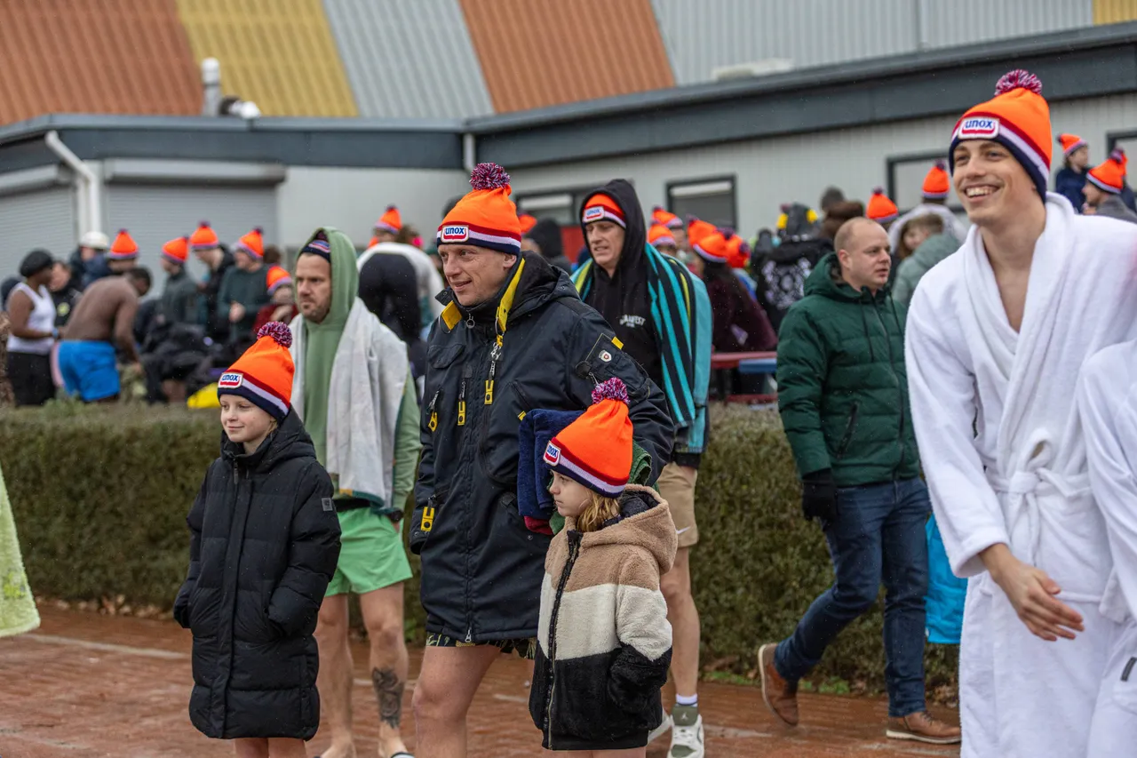 01-01-2026 Nieuwjaarsduik Hemelrijk Volkel-2