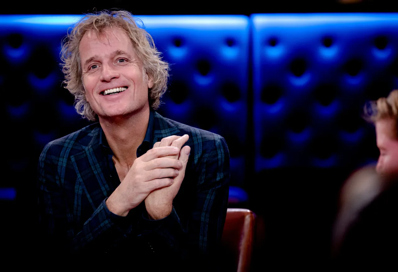 jeroen pauw tijdens de laatste uitzending van zijn talkshow