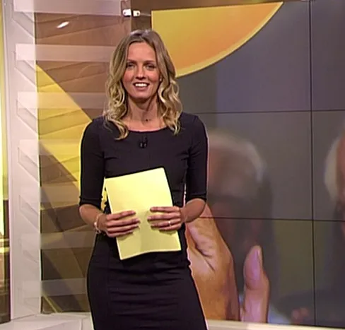 leonie ter braak tijdens haar start als presentatrice