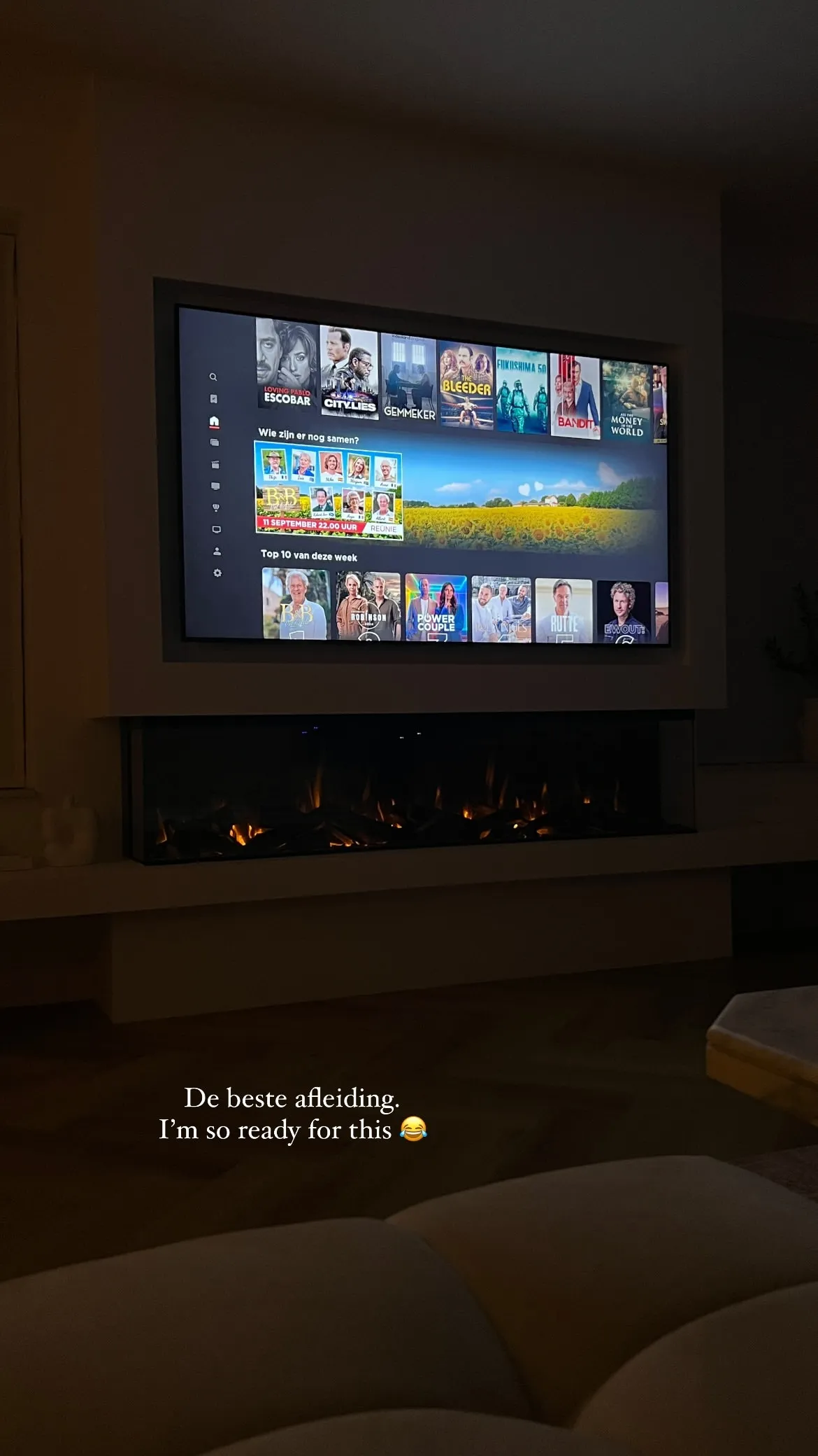 yvonne coldeweijer kijkt bb vol liefde wanneer haar vriend in het ziekenhuis ligt