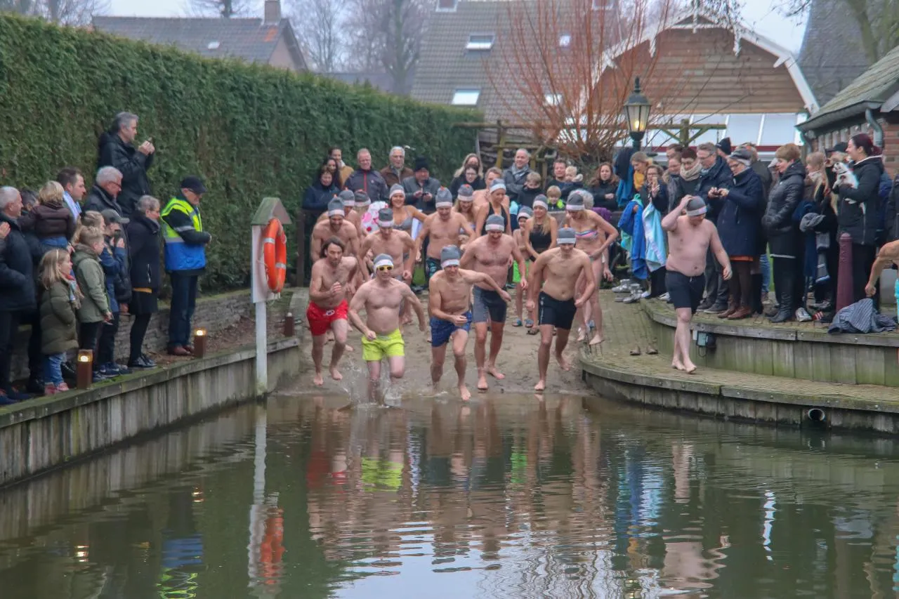 01 01 2020 nieuwjaarsduik 05
