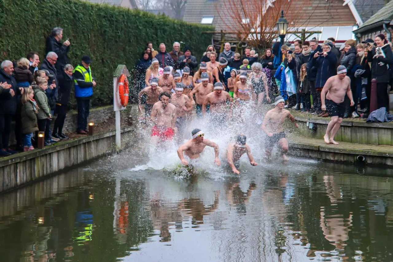 01 01 2020 nieuwjaarsduik 06