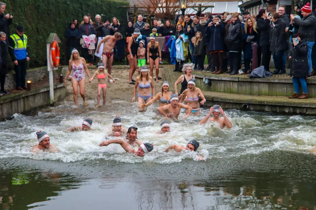 01 01 2020 nieuwjaarsduik 07