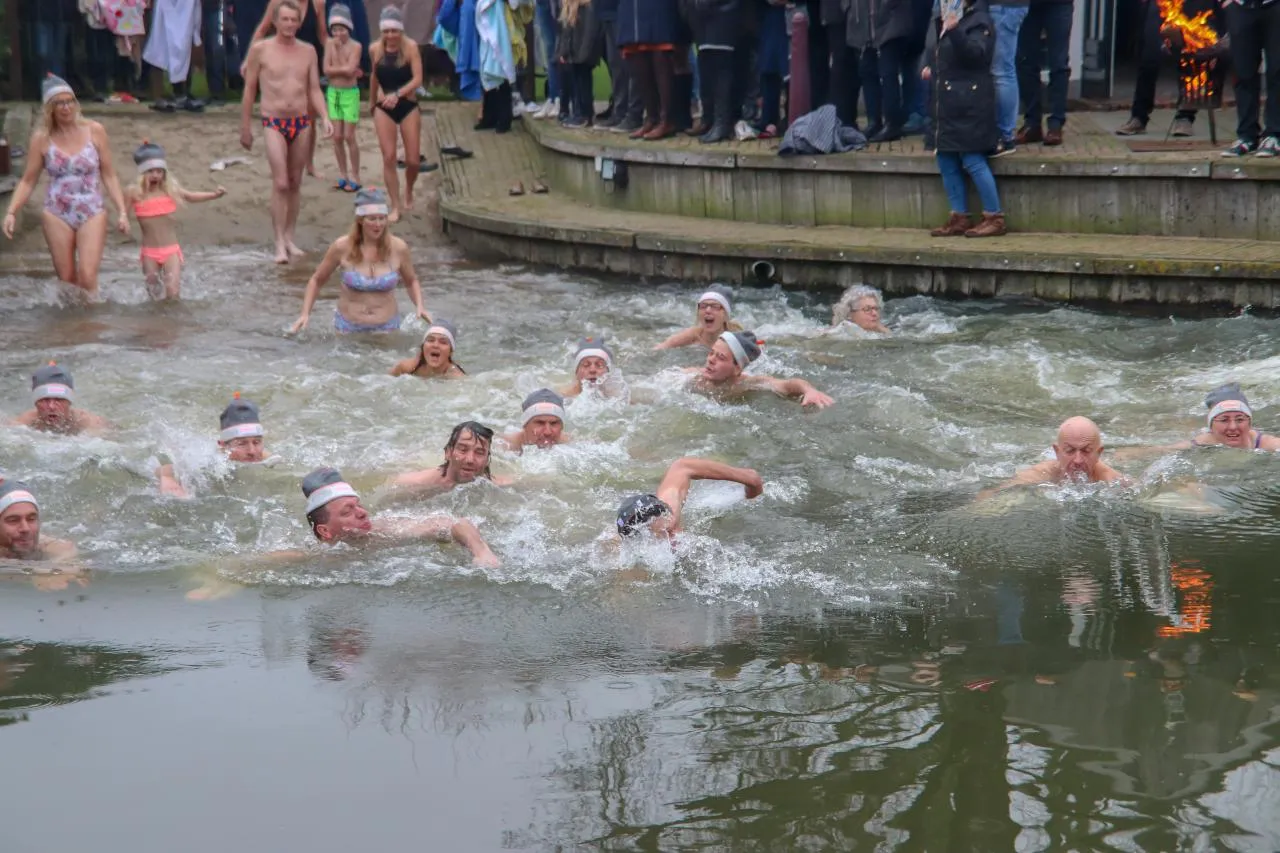 01 01 2020 nieuwjaarsduik 08