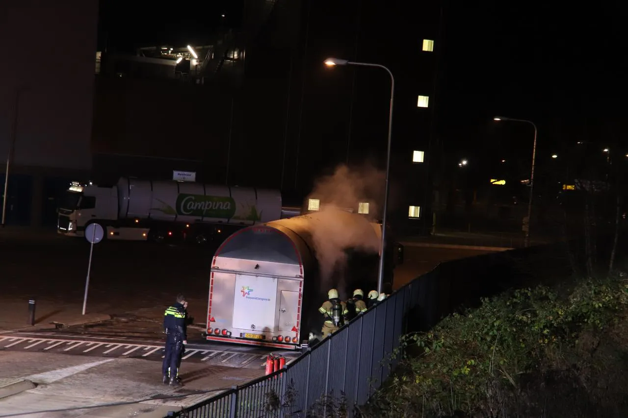 01 12 2019 vrachtwagenbrand dmv campina 01