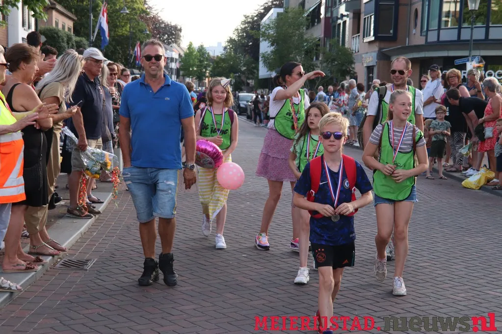 17 06 2022 avondvierdaagse defile 04