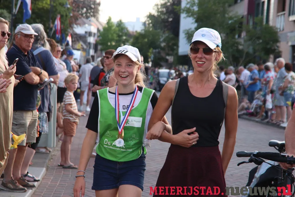 17 06 2022 avondvierdaagse defile 05