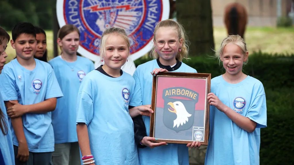 2024 06 14 overdracht geronimo monument eerde 07