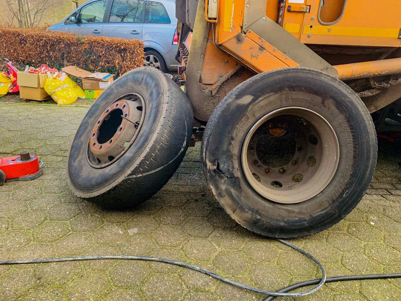 21 12 2019 vrachtwagen veroorzaakt schade 02