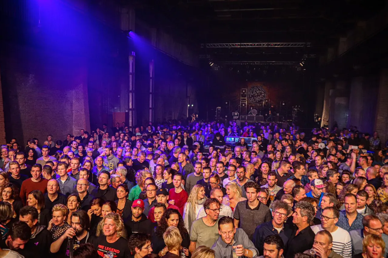 24 11 2019 alive and kicking 40