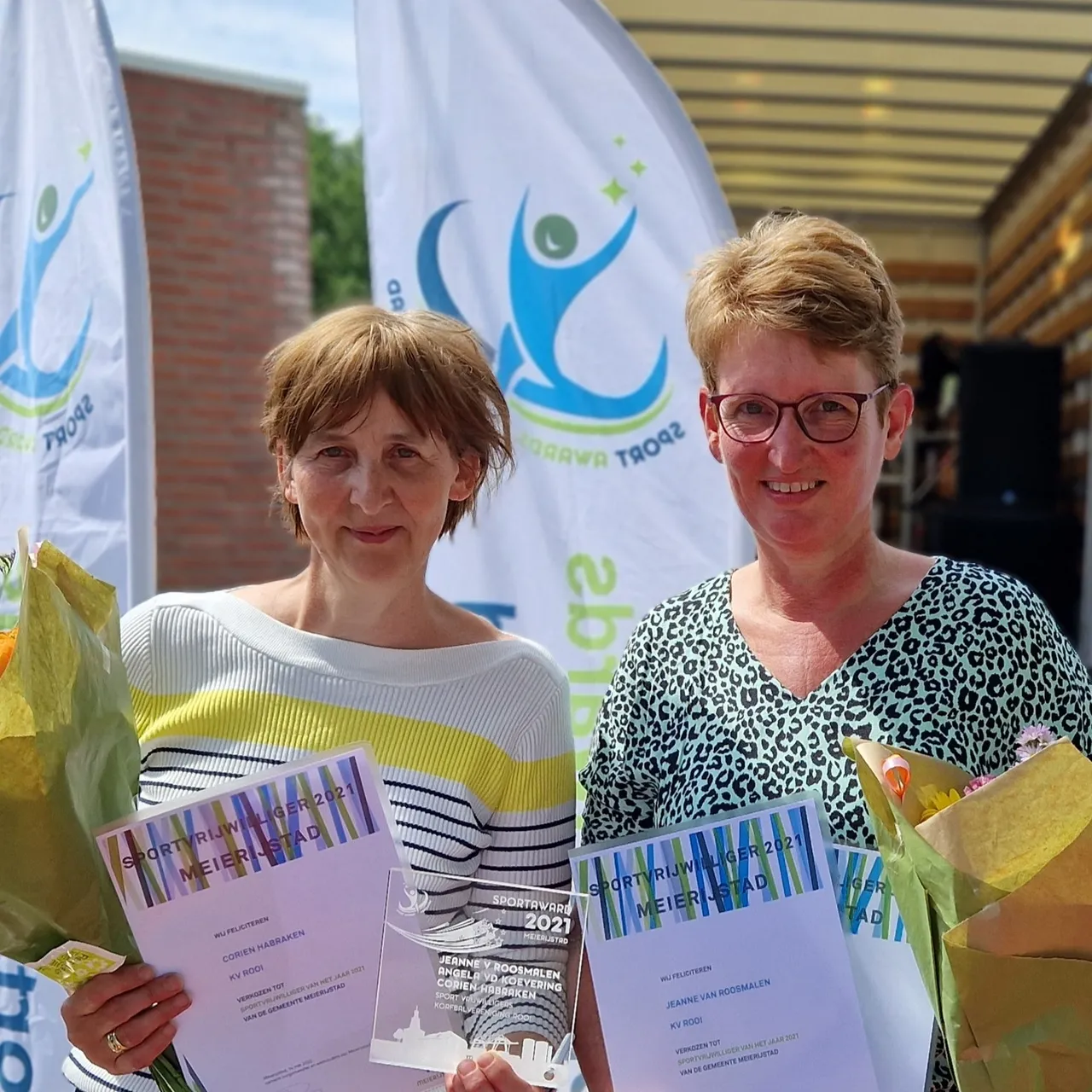 corien habraken en jeanne van roosmalen en angela van de coevering niet op de foto kv rooi