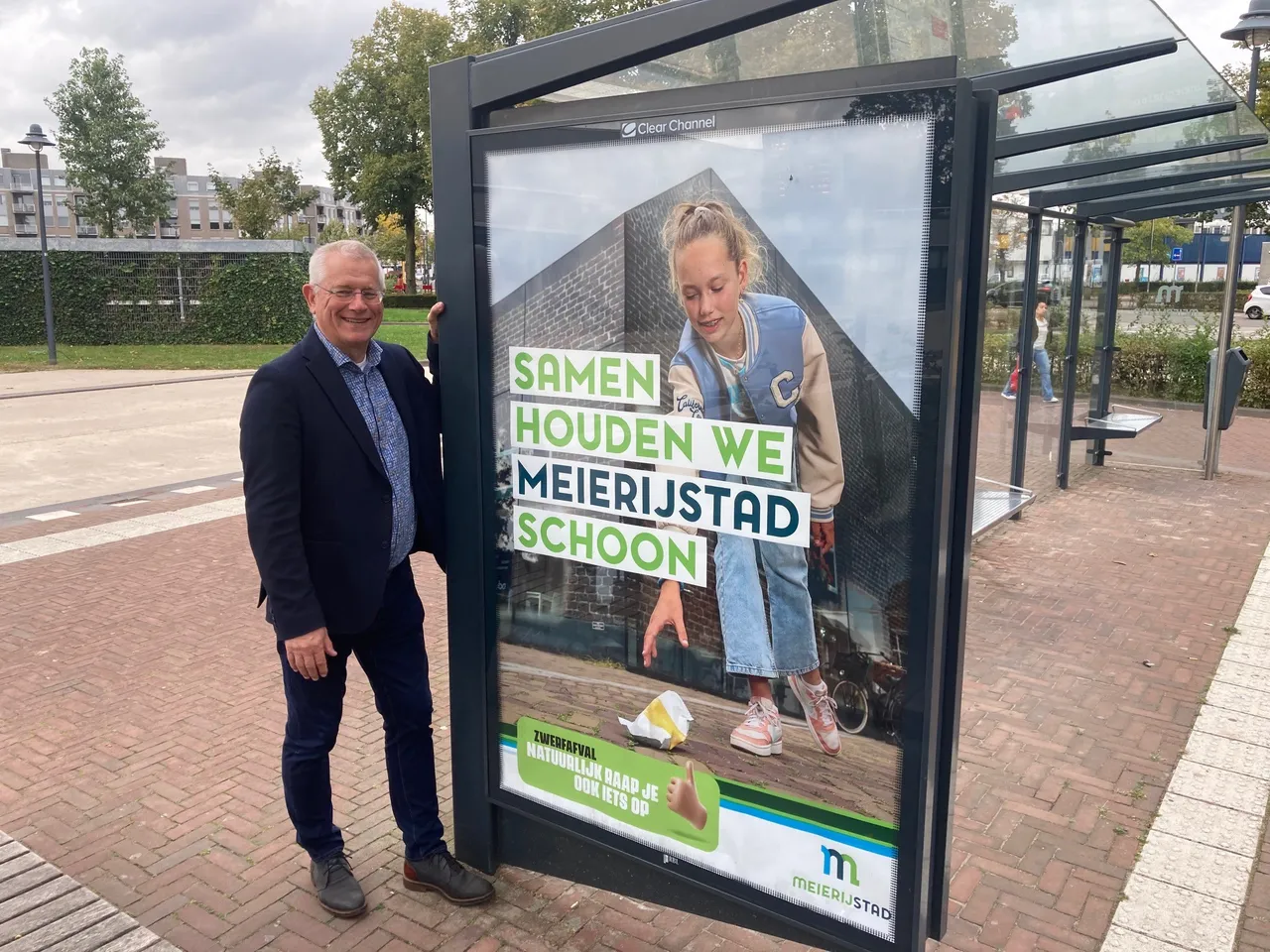 foto met ambassadeur danique heesakkers en wethouder jan van burgsteden