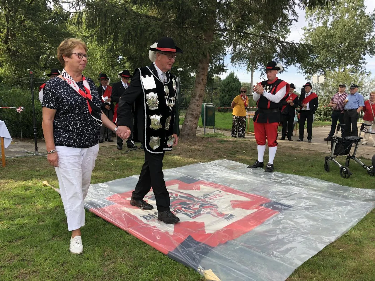 schrijden over het gildevaandel