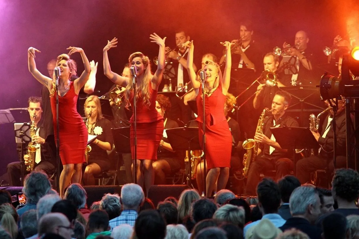 BB&amp;F tijdens een eerder optreden met The Triolettes
