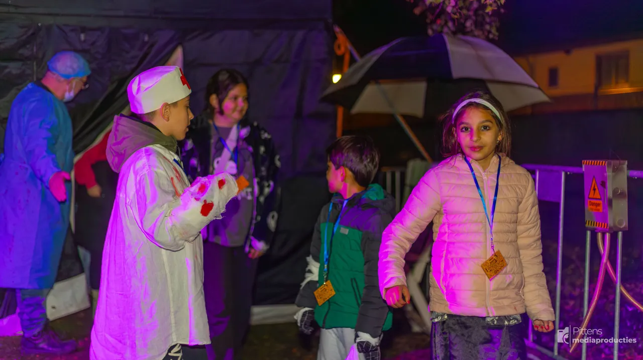 2025-10-25HalloweenBloemenwijkVeghel-34