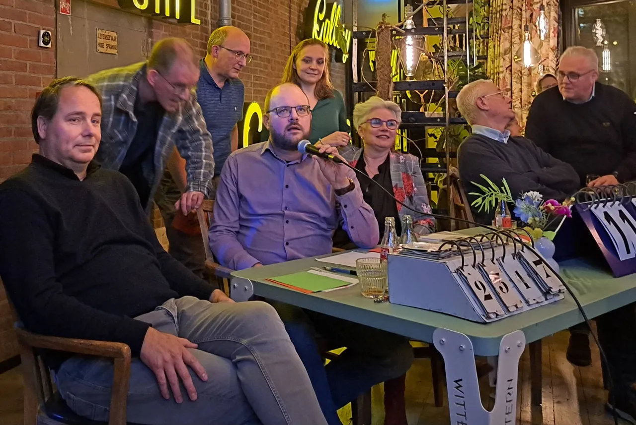 de finaleronde met publiekswinnaars en politici