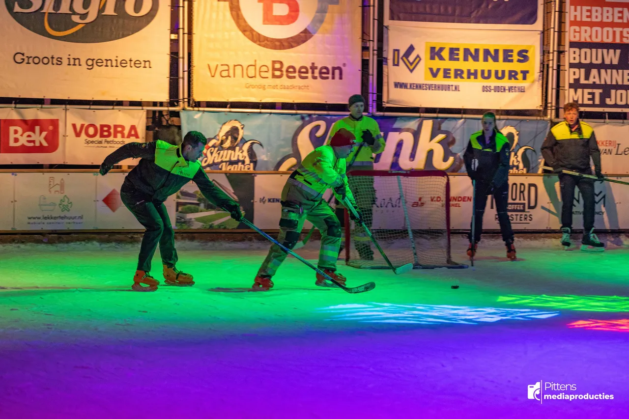 30-12-2025IJshockeywedstrijdBrandweerPolitieVeghel-12