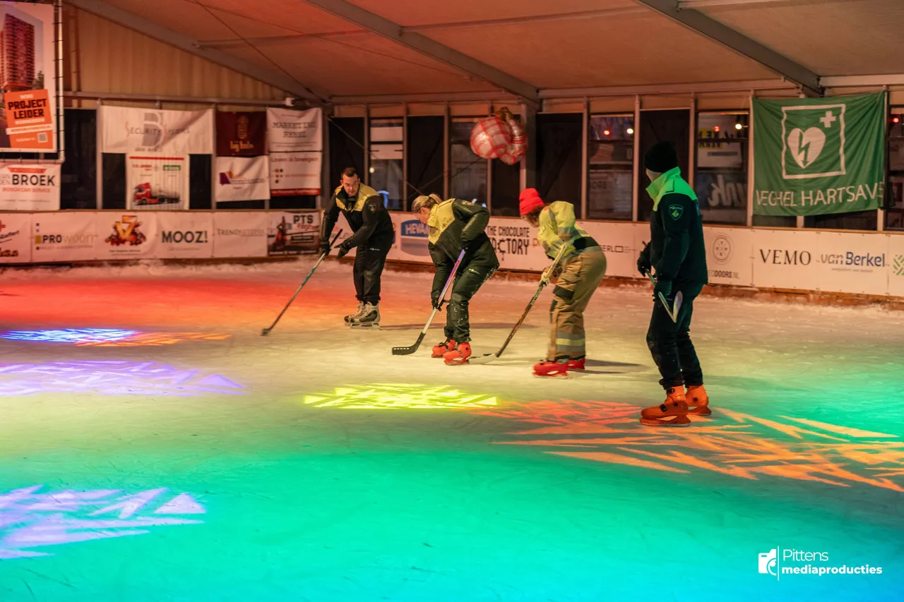 30-12-2025IJshockeywedstrijdBrandweerPolitieVeghel-16