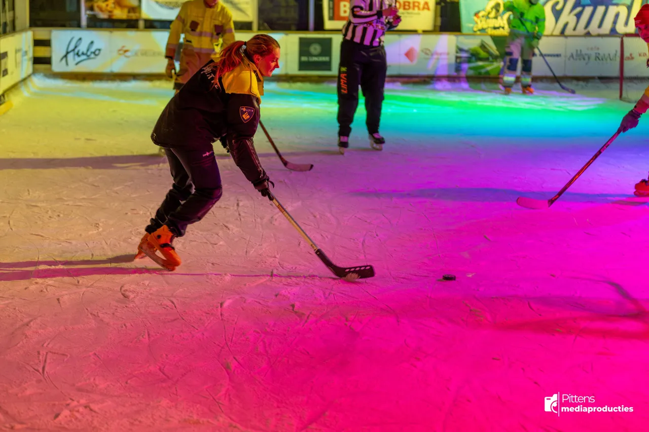 30-12-2025IJshockeywedstrijdBrandweerPolitieVeghel-23