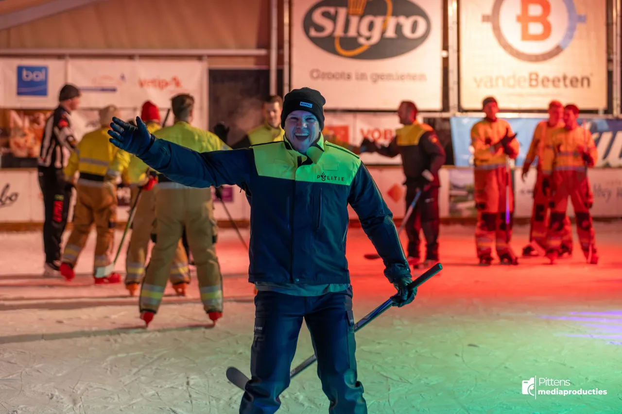 30-12-2025IJshockeywedstrijdBrandweerPolitieVeghel-24