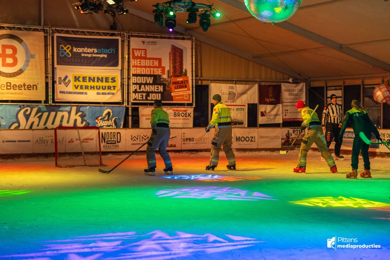 30-12-2025IJshockeywedstrijdBrandweerPolitieVeghel-8