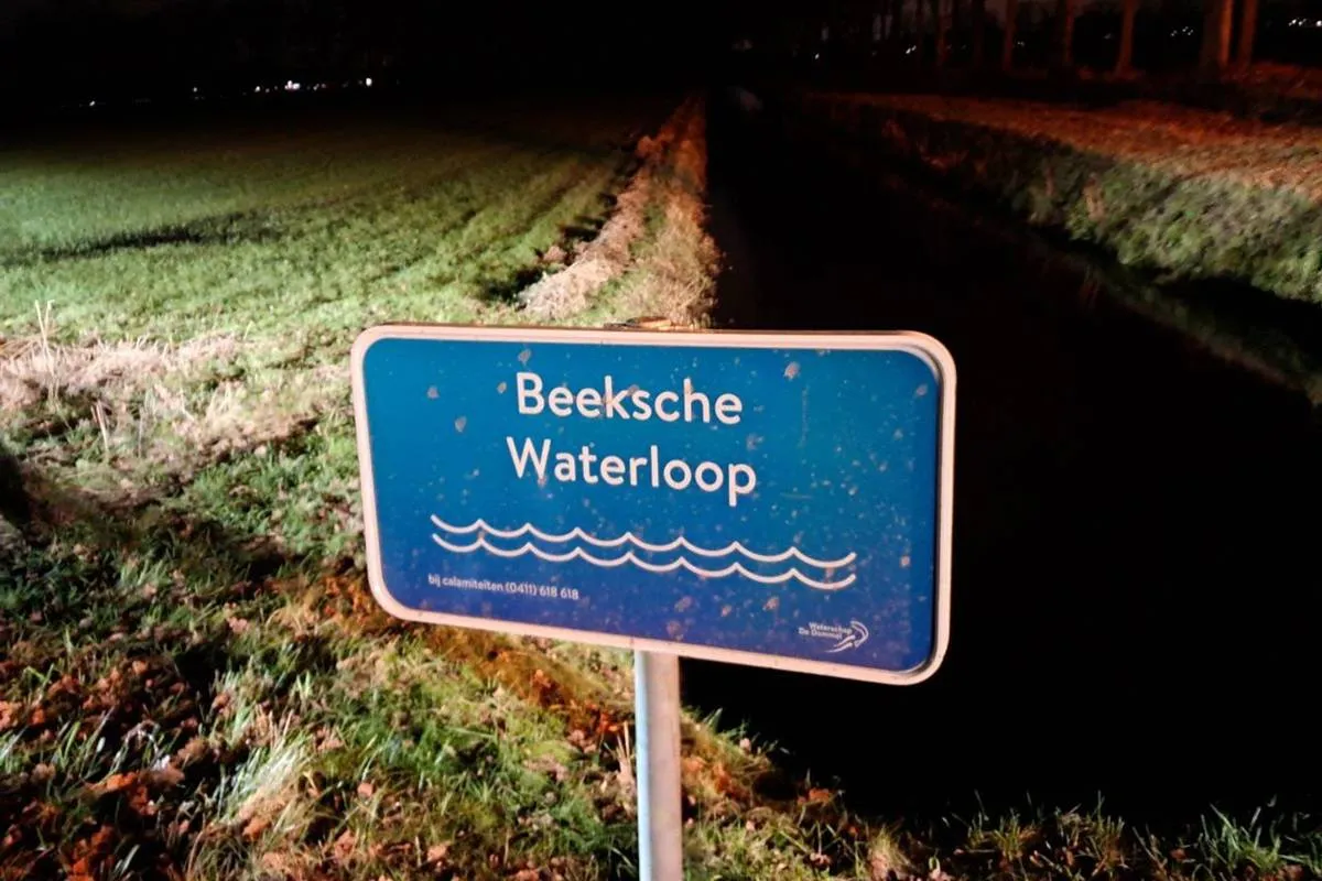 13-01-2026 Auto te water Sint-Oedenrode 05